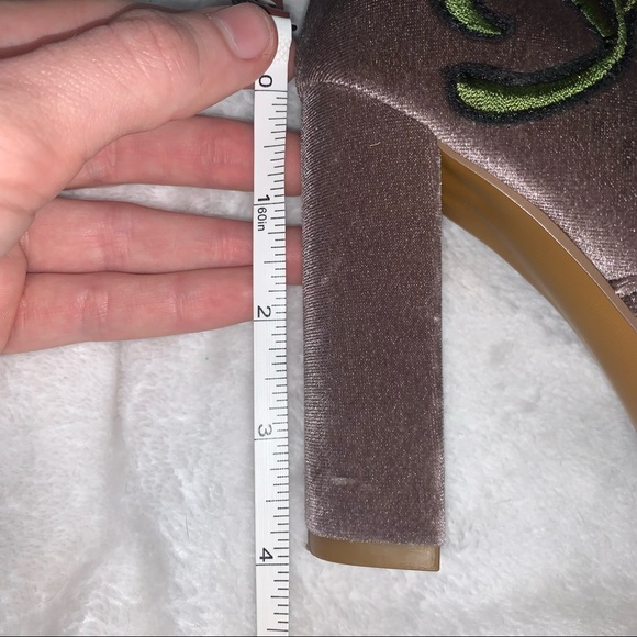 Steve Madden Size 6m gray suede booties with embroidered flowers - Picture 5 of 15